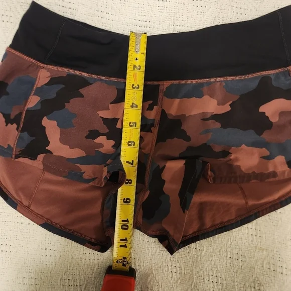 Women's Lululemon Shorts Size 4 - Picture 2 of 6